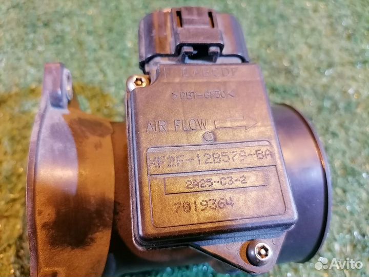 Датчик расхода воздуха YF0913215 Mazda Tribute epe