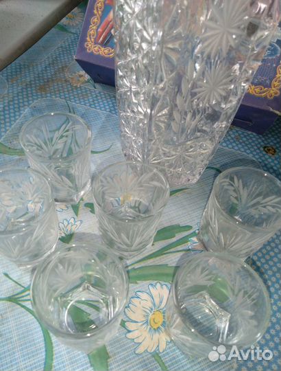 Наборы СССР графин,стопка зелёное,белое,розовое ст