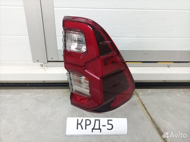 Фонарь правый Toyota Hilux 8 2015