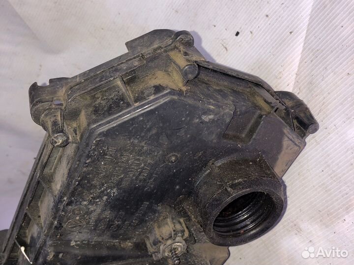 Корпус воздушного фильтра VAG 036 129 611 AM