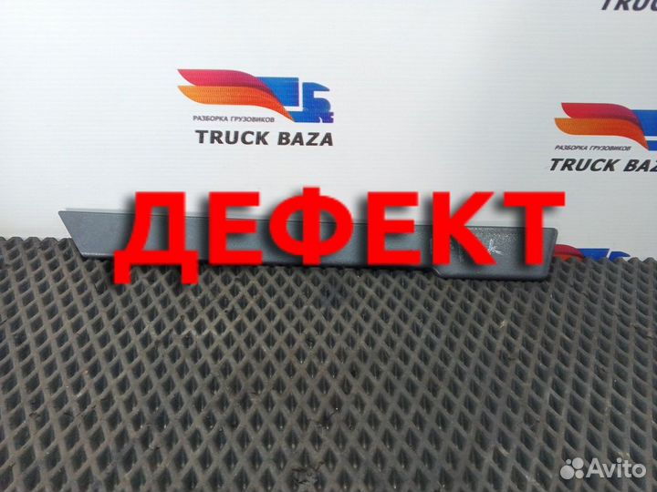 Накладка двери правой Renault T