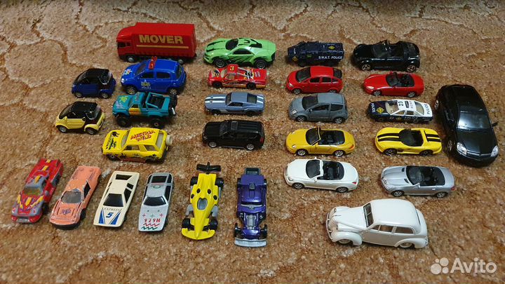 Модель автомобиля 1:64 HotWeels и др