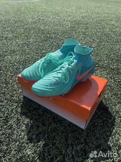 Футбольные бутсы nike