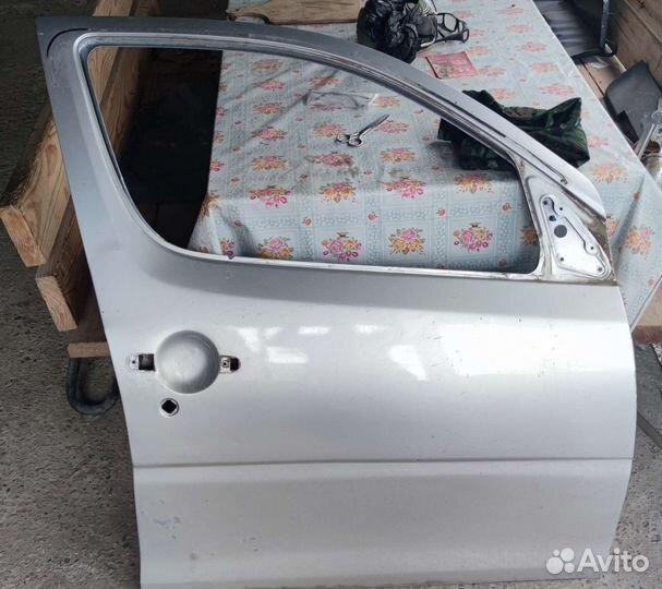 Правые двери daihatsu yrv