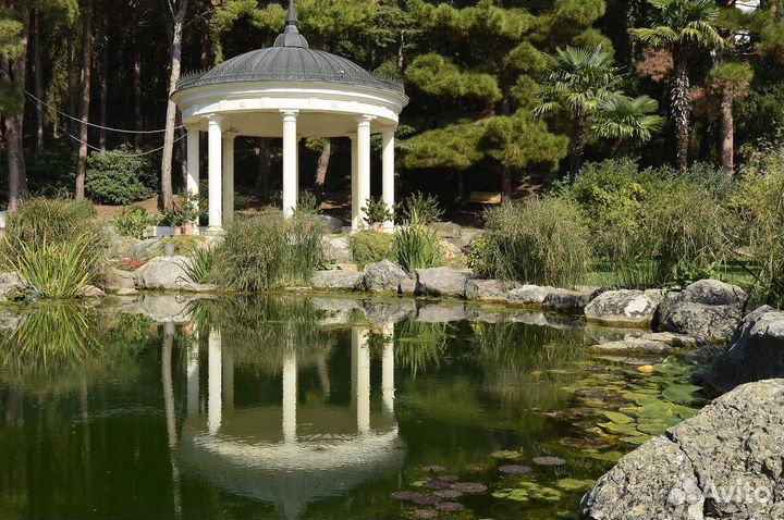 Ротонда из мрамора и гранита