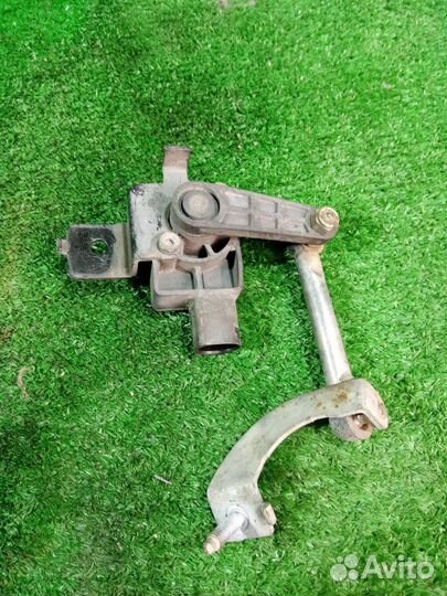 Датчик положения кузова передний правый Volkswagen