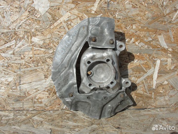 Кулак поворотный левый BMW E65