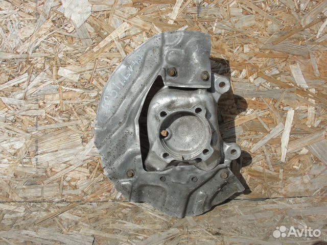 Кулак поворотный левый BMW E65