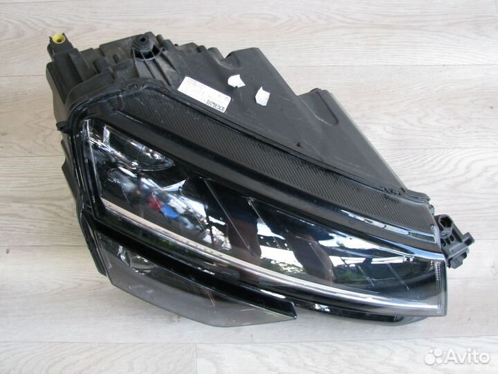 Skoda Karoq Фара передняя правая ксенон оригинал