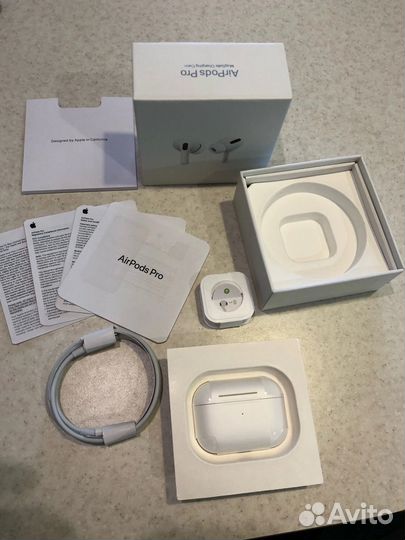 Airpods про и вторые