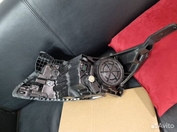 Фара передняя правая Kia Rio 3 15-17г