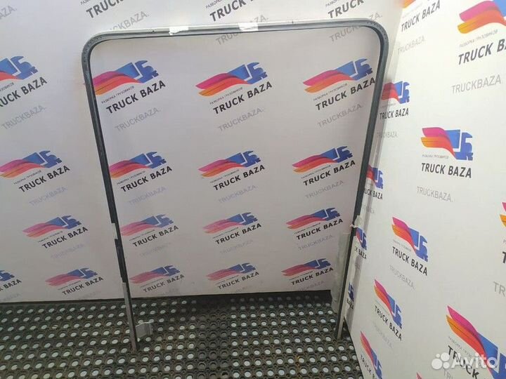 Направляющая стекла двери