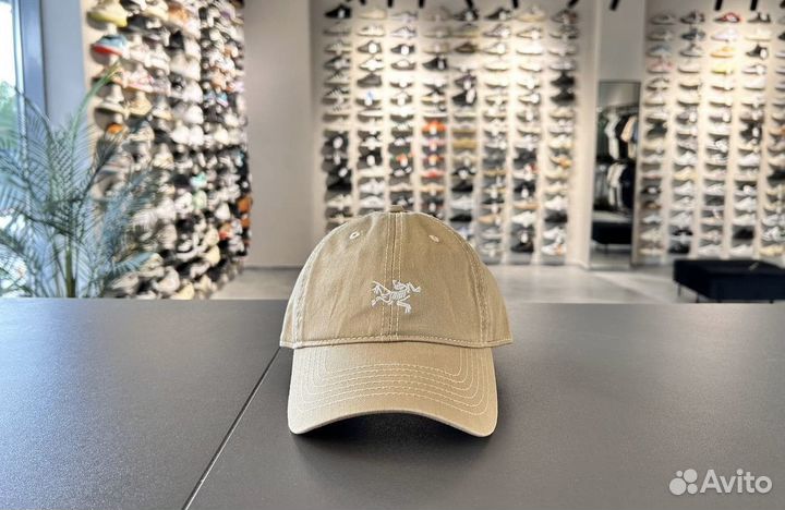 Бейсболка Arcteryx в ТЦ Мега Молл