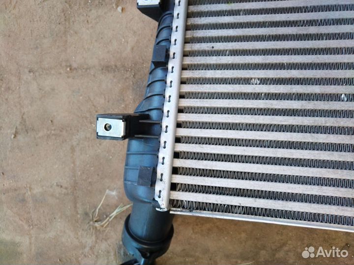 Интеркулер правый туарег