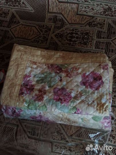 Постельное белье (наволочка,покрывало)