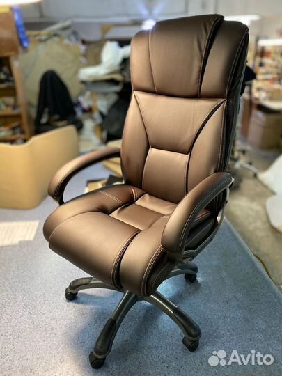 Офисное кресло