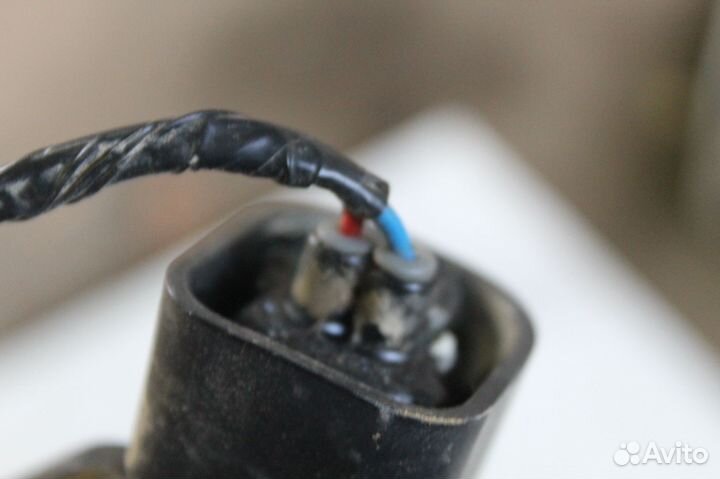 Замок двери передней левой Toyota Corolla E120