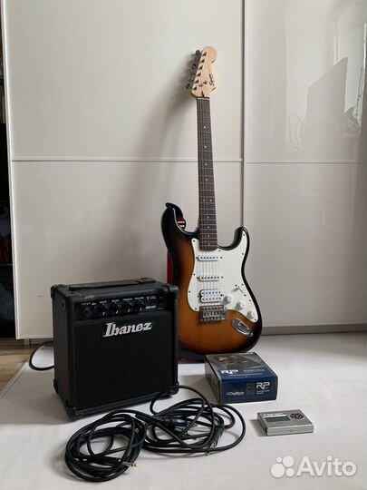 Электрогитара Fender Squier с комбиком