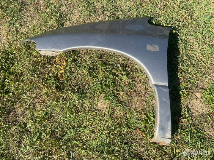 Крыло переднее левое на Dodge Caravan 1999