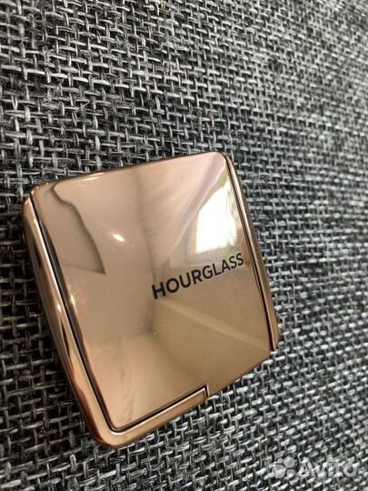 Hourglass румяна diffused heat