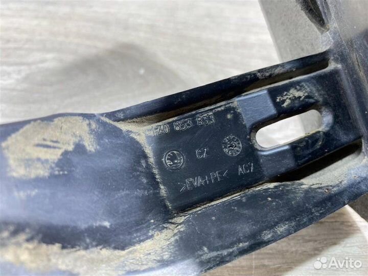 Брызговик задний левый Skoda Octavia A5 1Z