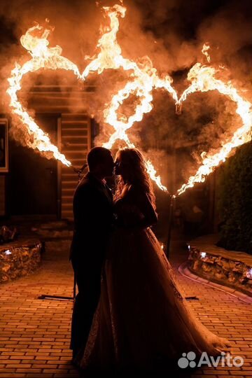 Церемония зажжения огненного сердца, фонтаны,салют