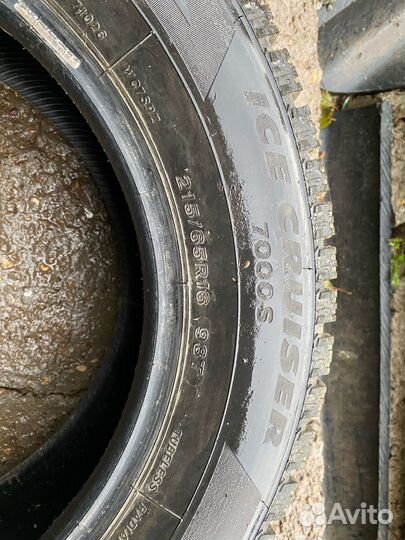Bridgestone Ice Cruiser 7000S 215/65 R16 98T