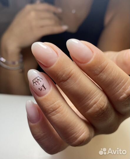 Маникюр в студии