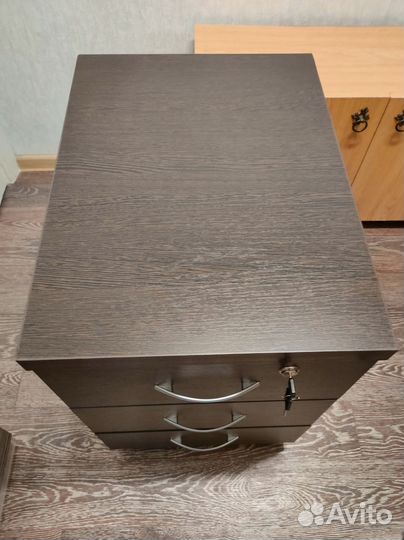 Тумба прикроватная
