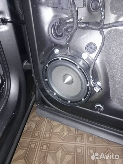 Подиумы автозвук WV Touareg CR3