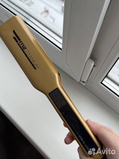 Выпрямитель / утюжок для волос