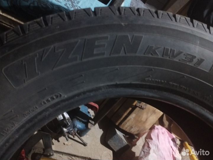 Kumho I'Zen KW31 235/65 R17 108R