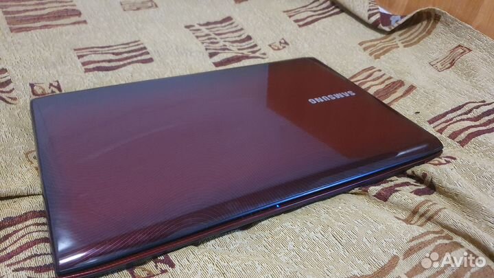 Samsung 17.3, i3, 8gb, GT 330m