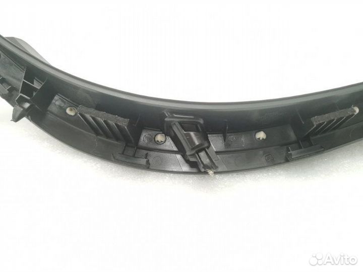 Уплотнитель крыла левый Mitsubishi Pajero Sport