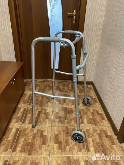 Ходунки для взрослых на колесах