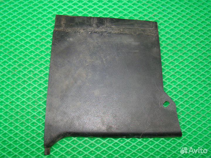 Накладка стойки передняя правая Mercedes w123