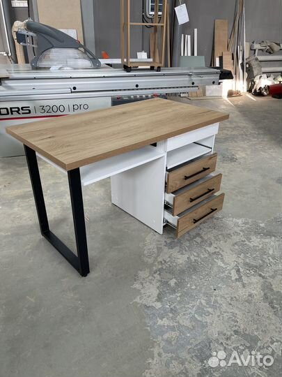 Маникюрный стол, стол для работы, письменный