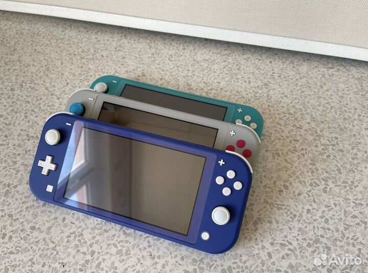 Nintendo Switch Lite + 300 игр