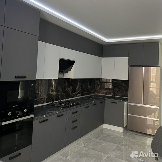 Кухня на заказ для молодой семьи