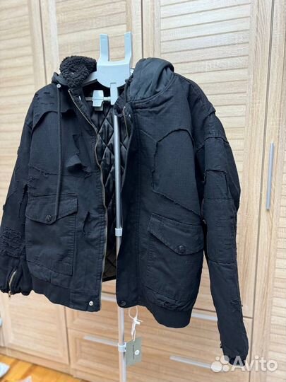 В наличии Balenciaga Distressed oversize type