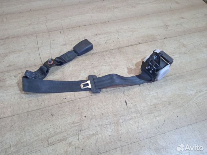 Ремень безопасности задний Hyundai Solaris sedan 1