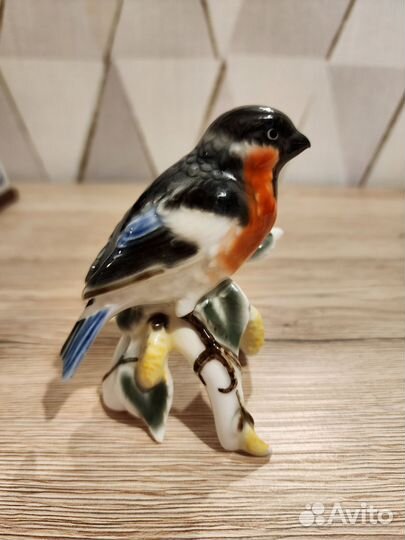 Статуэтка снегирь