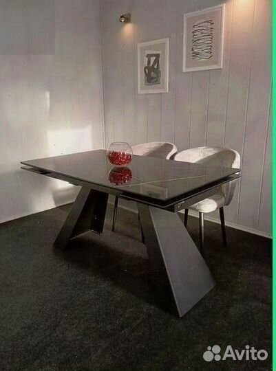 Стол из стекла
