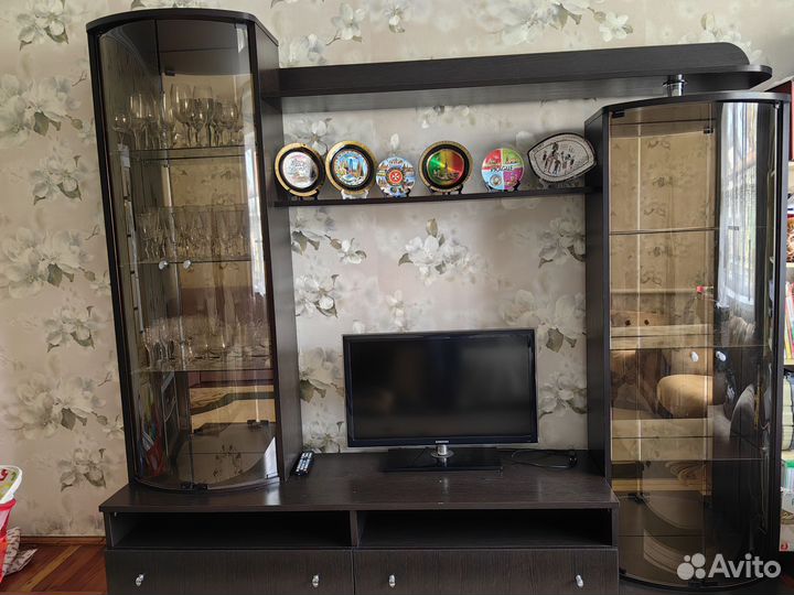 Стенка в гостиную с подсветкой