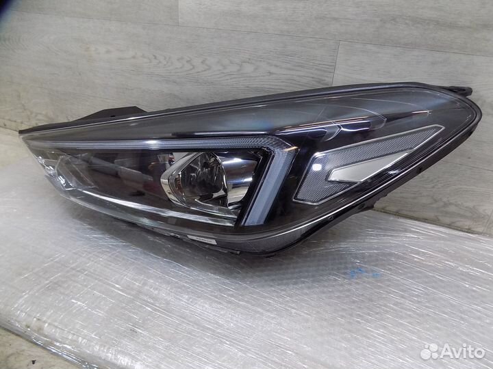 Фара левая Hyundai Tucson
