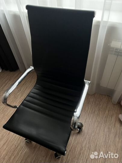 Офисное кресло