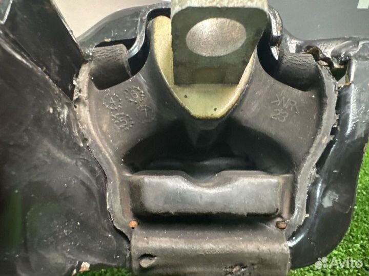 Опора двигателя (подушка двс) левая Skoda Fabia 2