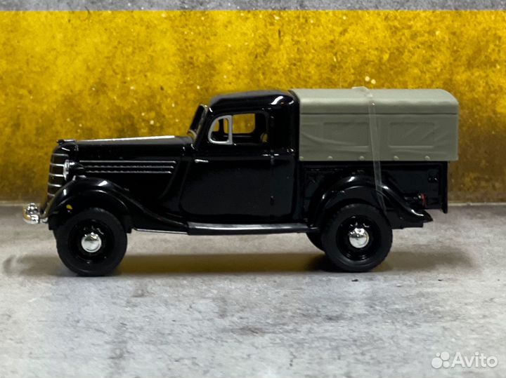 Модель газ 61-415 1/43 наш автопром