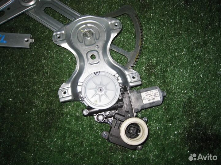 Стеклоподъемник передний левый Toyota Auris E18 2