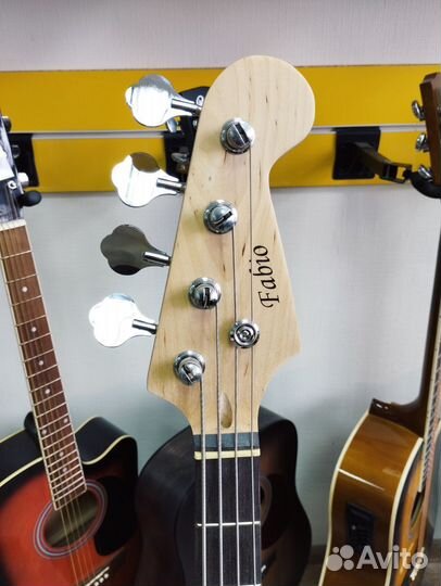 Бас-гитара новая